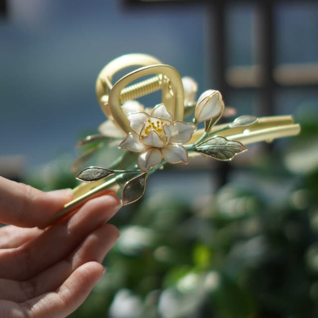 White Gardenia — Velvet Flower Claw Clip — petals and wirework in detail