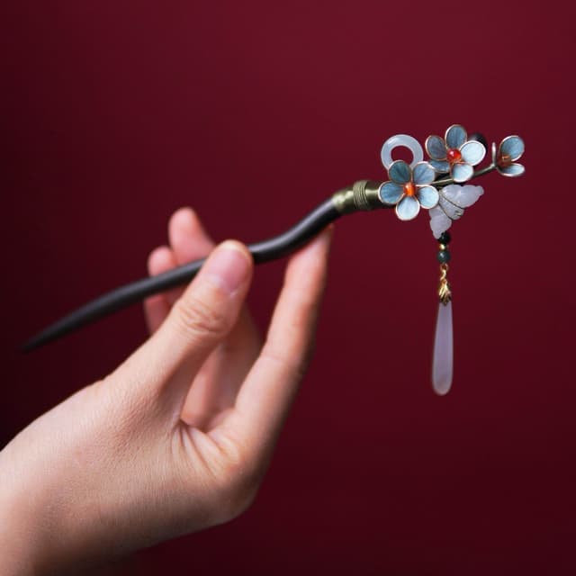 Ice Pure — White Chrysanthemum Hairpin — handmade velvet flower piece, full view