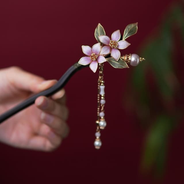 Snow Blue — Chrysanthemum Ebony Hairpin — petals and wirework in detail